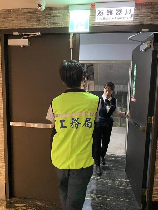暑假來臨，高雄市工務局表示，7月1日起全面加強青少年易聚集消費場所建築物公共安全稽查，守護青少年安全的消費環境。（高雄市工務局提供）中央社記者蔡孟妤傳真　115年7月1日