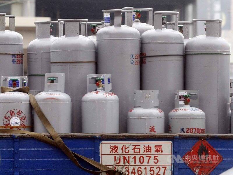 台灣中油1日表示，2日凌晨零時起，7月家庭用液化石油氣（桶裝瓦斯）、工業用台丙烷、丁烷、混合丙丁烷及車用液化石油氣價格皆不調整。（示意圖／中央社檔案照片）