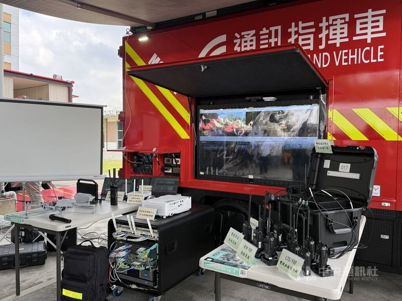 為強化救災現場通訊,內政部消防署與地方政府建置新型通訊指揮車,今年6月先交車11輛,預計民國117年底完成布建81輛,2日辦理交車儀式。中央社記者蕭博陽南投縣攝 115年7月2日