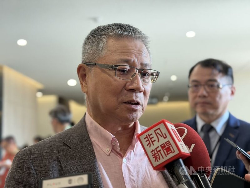 代工廠緯創董事長林憲銘2日出席緯育AI Talent論壇接受媒體採訪，談及人工智慧（AI）市況，他表示，「現在看起來需求蠻穩定的」，產業仍面臨供不應求的狀況，「大家（供應鏈廠商）都還是在追產能」。中央社記者吳家豪攝　115年7月2日