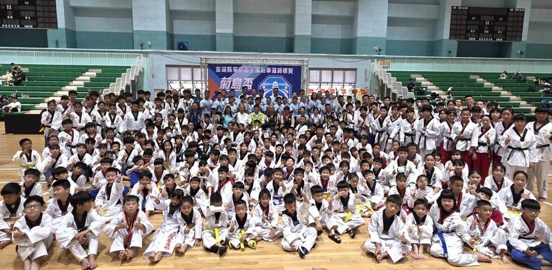 2026澎湖縣菊島盃全國跆拳道錦標賽2日盛大登場，來自全國14縣市、266名選手同場競技。中央社  115年7月2日