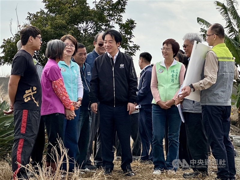 圖為總統賴清德（前左4）關心公地放領執行情況。（中央社檔案照片）