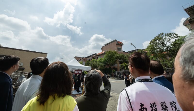 城鎮韌性演練2日演練假想中國無人機襲擊應變中心,台灣政府開設備用指揮所應對。(圖取自總統府flickr)