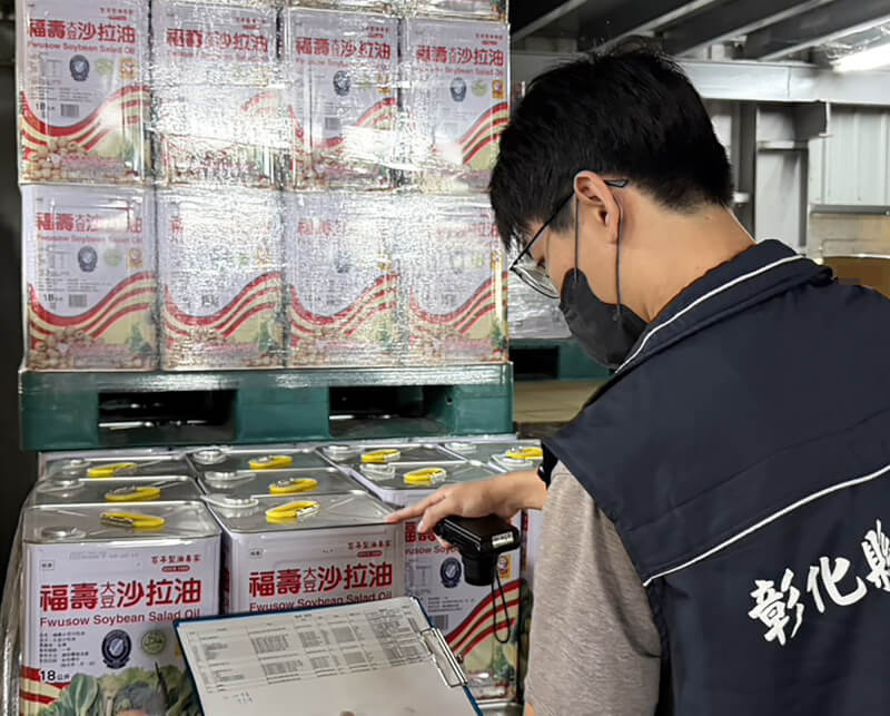 中聯油脂「大豆沙拉油」致癌物苯駢芘超標，彰化縣衛生局啟動查核，下架問題油品。（衛生局提供）中央社記者鄭維真傳真　115年7月3日
