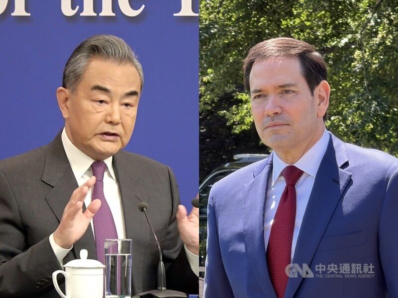 美國國務卿盧比歐（右）和中國外交部長王毅（左）近日通話。（中央社檔案照片）