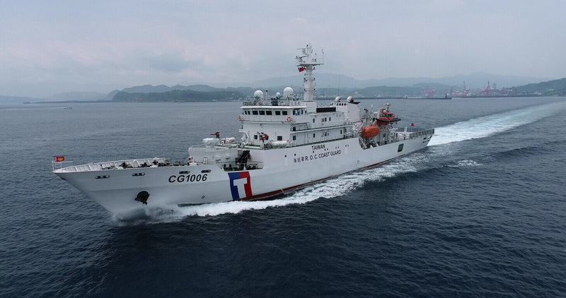 海巡署4日表示，中國海警局續派艦艇稱在台灣東部海域巡查。已調派八里艦、花蓮艦併航全程監控。圖為花蓮艦。（海巡署提供）中央社記者劉建邦傳真　115年7月4日