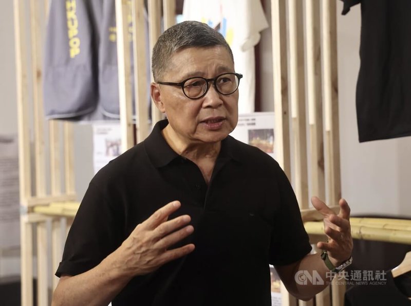 台灣香港研究學會理事長陳健民表示，曾經在香港不同社會運動及公共活動的T恤，已成為香港人的集體回憶。中央社記者張皓安攝　115年7月5日