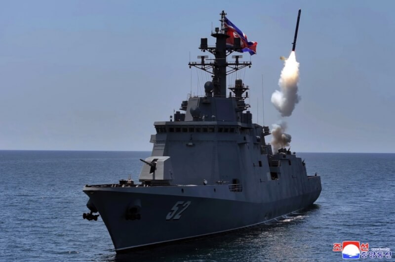 北韓官媒最高領導人金正恩3日視察海軍新型驅逐艦「姜健號」。（圖取自KCNA網頁kcna.kp）