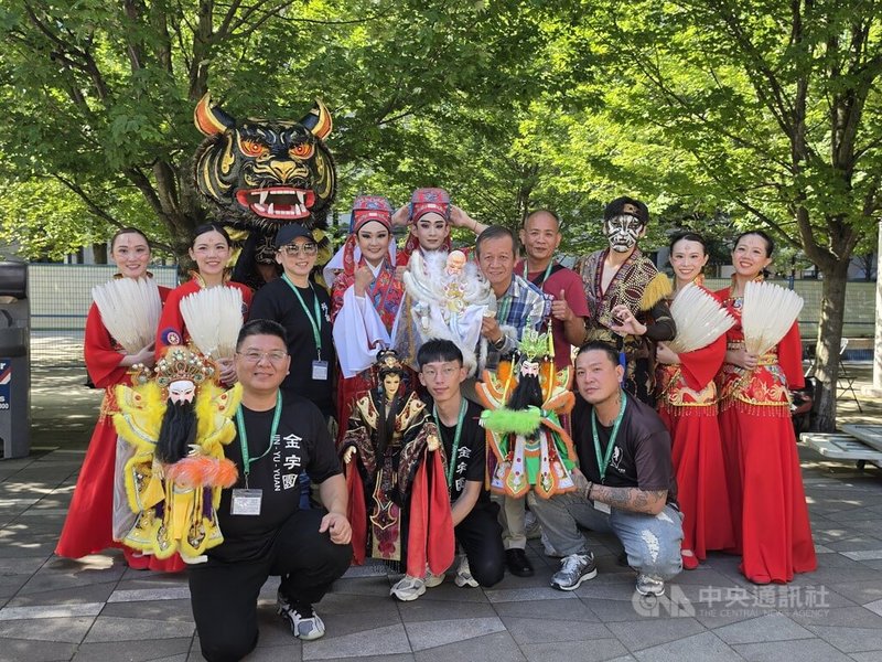 金宇園掌中劇團、新藝芳歌劇團及妙璇舞蹈團在台加藝文節演出，展示台灣傳統文化，大獲好評。中央社記者程愛芬溫哥華攝　115年7月6日