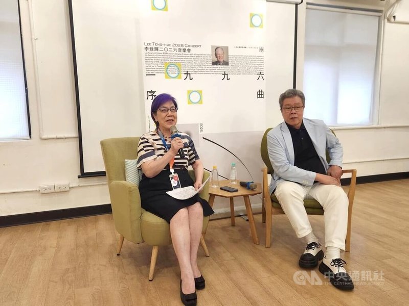 李登輝基金會董事長李安妮（左）與金鐘歌王楊烈（右）6日舉辦茶會，向媒體介紹「1996序曲」李登輝2026音樂會。中央社記者葉素萍攝　115年7月6日