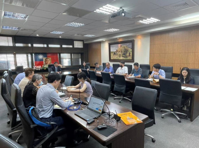 台灣台中地方檢察署檢察長洪家原6日主持「油品致癌物超標」專案會議,釐清中聯油脂股份有限公司油品致癌物超標原因。(台中地檢署提供)中央社記者趙麗妍傳真 115年7月6日