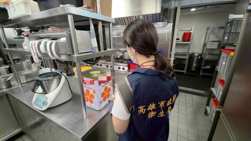 中聯油品致癌物超標衍生食安爭議，高雄市衛生局稽查美食街、餐飲店、市場夜市商圈等相關通路。（高雄市衛生局提供）中央社記者蔡孟妤傳真　115年7月6日