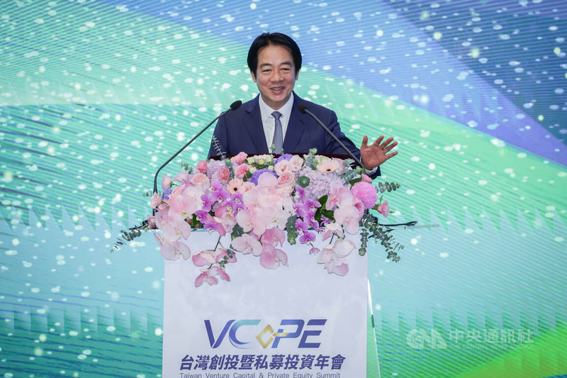 總統賴清德（圖）7日上午至台北文創出席「2026台灣創投暨私募投資年會」，賴總統致詞表示，面對全球產業鏈重組、AI浪潮及地緣政治新局勢，政府正全力打造具有台灣特色、立足亞洲、面向世界的創新資本市場，目標是將台灣打造成亞洲那斯達克，讓台灣從科技製造中心，進一步轉化為科技籌資中心。中央社記者裴禛攝 115年7月7日