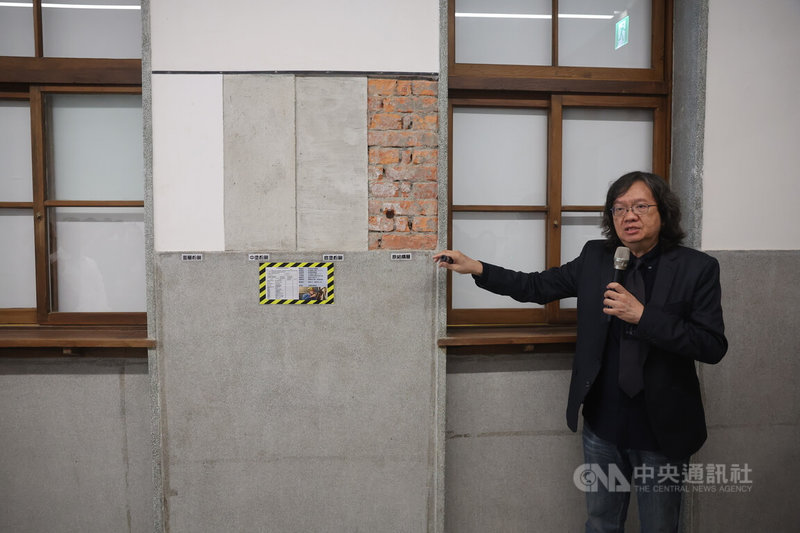 文化部7日舉辦「空總台灣當代文化實驗場」國定古蹟修復完工媒體交流會,建築師許伯元(圖)說明,修復工程自2023年展開,以保存歷史紋理、提升結構安全為原則。中央社記者王飛華攝 115年7月7日