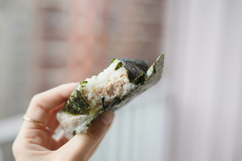 中聯油品致癌物苯駢芘超標案，殃及至少232項產品，食藥署公布的首波明細清單包括多樣超商食品。（示意圖／圖取自Unsplash圖庫）