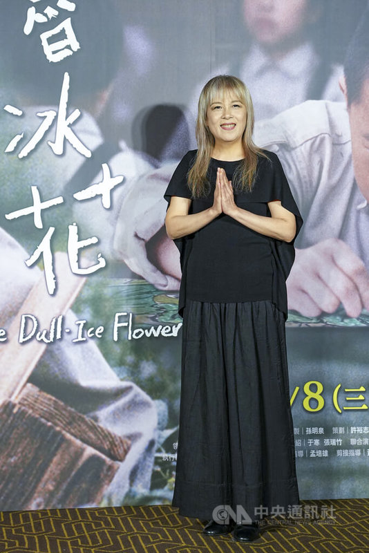 電影「魯冰花」數位修復版台北首映會7日晚間舉行,同名主題曲演唱者曾淑勤(圖)出席活動,並現場獻唱經典主題曲「魯冰花」。中央社記者鄭清元攝 115年7月7日