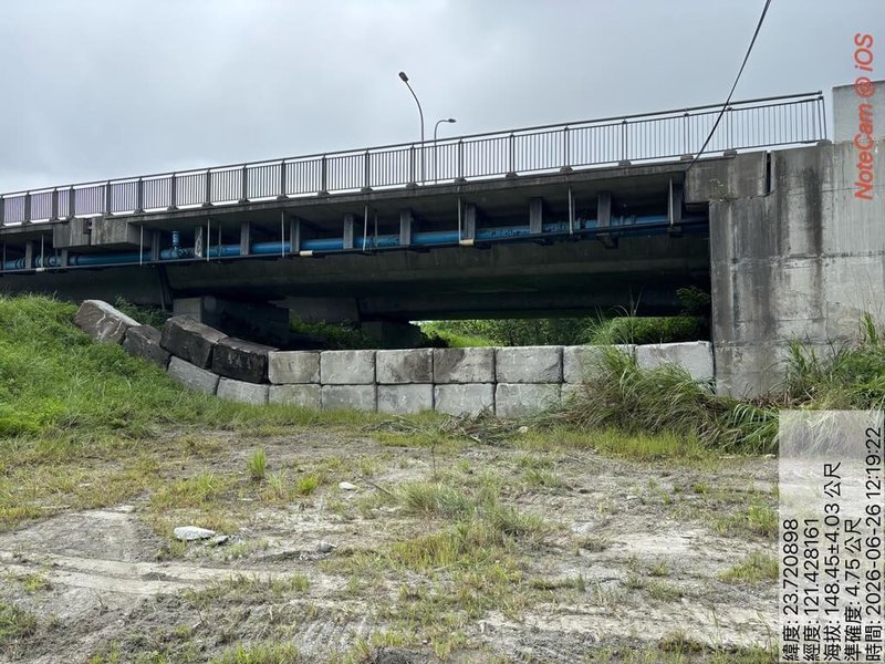 颱風巴威逐漸接近台灣，經濟部水利署第九河川分署將花蓮馬太鞍溪及萬里溪列為防汛重點，下游鐵路橋及公路橋護岸防護設施加高。（水利署第九河川分署提供）中央社記者張祈傳真　115年7月8日