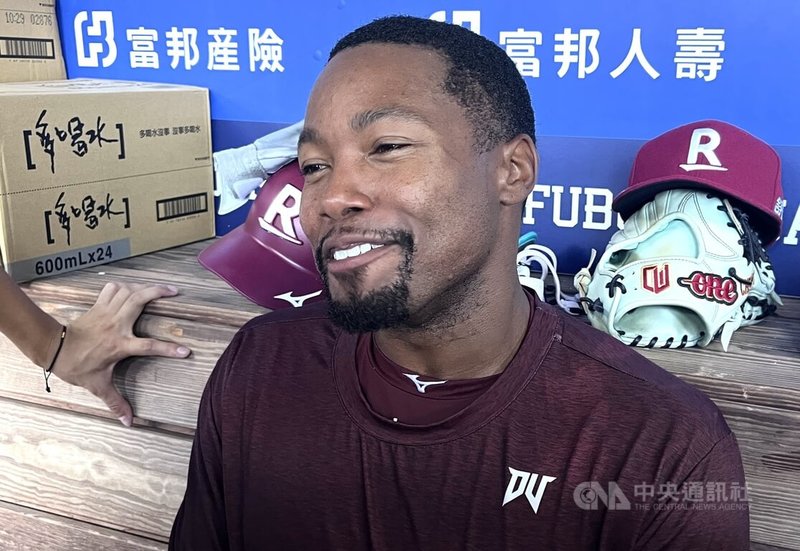 樂天桃猿洋砲道威聖（Ronnie Dawson）（圖）8日在中華職棒初登場，先發第3棒、左外野手，回憶起先前遇到大傷一度以為棒球人生就此結束，道威聖心懷感激。中央社記者蘇志畬攝　115年7月8日