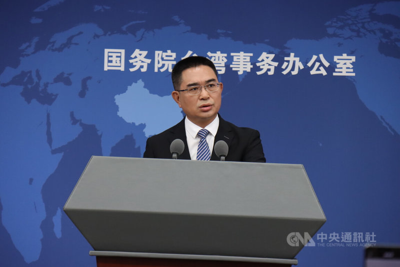 印太戰略智庫執行長矢板明夫6日在台中遭中國籍男子毆打，外界對中國「跨境鎮壓」的不安升高。中國大陸國台辦發言人陳斌華稱這是個案，並要求保障遭捕男子正當權益。中央社記者張淑伶北京攝　115年7月8日