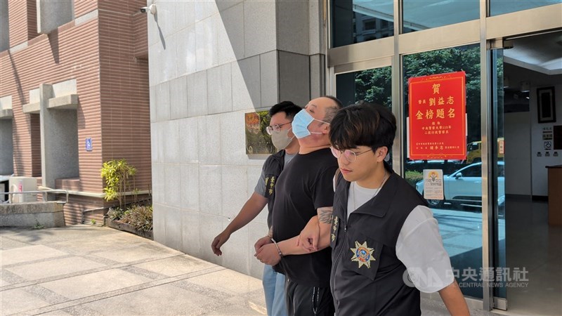 圖為中國籍廖姓男子6日攻擊印太戰略智庫執行長矢板明夫遭移送台中地檢署偵辦。（中央社檔案照片）