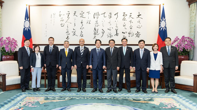 總統賴清德（中）8日接見日本栃木縣日光市長瀨高哲雄一行。（總統府提供）中央社記者葉素萍傳真 115年7月8日