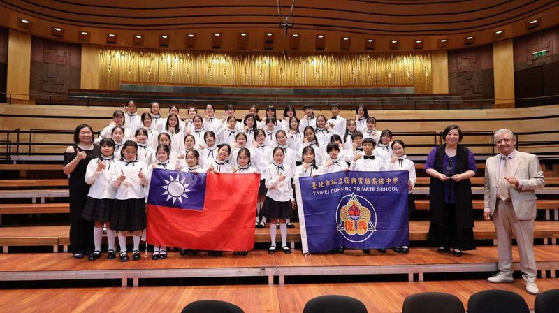「私立復興實驗高中小學合唱團」赴匈牙利參加「2026第5屆布達佩斯國際合唱慶典」榮獲兒童組金獎,並奪下該組別冠軍。(駐匈牙利代表處提供)中央社記者劉郁葶布拉格傳真 115年7月8日