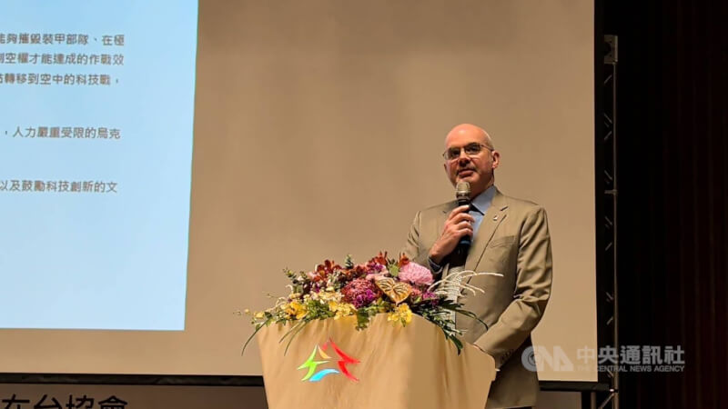 美國在台協會（AIT）處長谷立言2日出席「領航2026－台中無人載具產業與海外商機論壇」時提出，台灣應建構無人機「蜂巢」以有效嚇阻衝突。（中央社檔案照片）