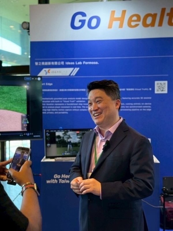 美國AI運動科技公司IdeasLab創辦人楊智偉(Winston Yang)是台美人第二代,畢業於哥倫比亞大學,曾任職於國際金融機構,2020年在台灣設立研發工作室,投入 AI運動科技的研發。(IdeasLab提供)中央社 115年7月8日