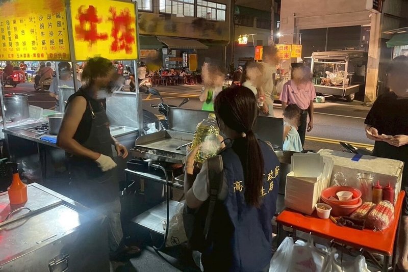 中聯油品致癌物超標案，高雄市食安小組持續擴大稽查，若發現業者未依規定下架、隱匿流向、規避查核，或明知產品有風險仍持續販售、供餐或加工，將依法裁處，情節重大者移送司法偵辦。（高雄市衛生局提供）中央社記者林巧璉傳真　115年7月9日