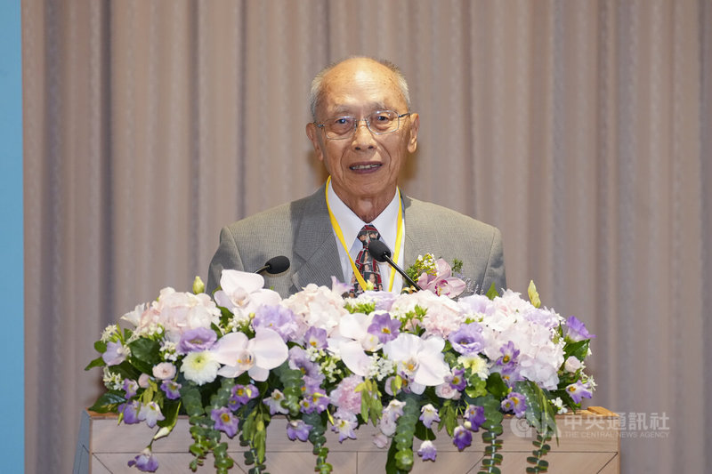 投入南宋研究27年的學者黃寬重（圖）獲選中研院第35屆新科院士，他9日表示，AI快速發展，人文社會科學雖弱勢但卻最能展現人的本質，呼籲各界支持人文社會科學發展。中央社記者鄭清元攝　115年7月9日