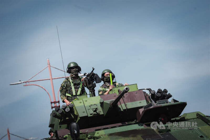 圖為國軍搭載30機砲的CM34雲豹八輪甲車。（中央社檔案照片）