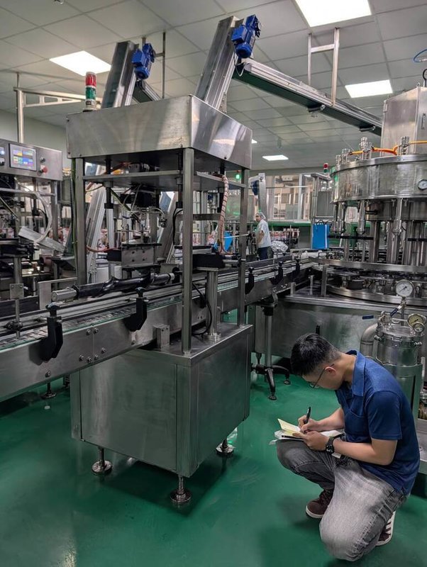 中聯油品致癌物超標案，台中地檢署9日指揮警調等單位前往中聯公司等4公司搜索，並帶回被告、證人等共20餘人偵訊。（檢方提供）中央社記者蘇木春傳真　115年7月9日