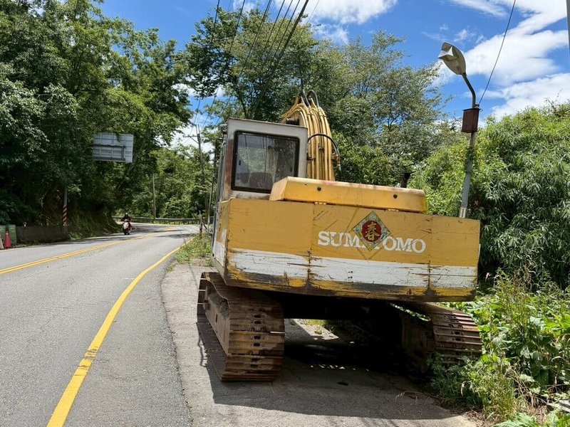 颱風巴威10日持續逼近台灣，南投縣部分易致災道路預警封閉，仁愛鄉公所也安排機具進駐部落、交通要道待命。（仁愛鄉公所提供）中央社記者蕭博陽傳真　115年7月10日