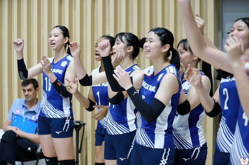 台灣女排10日在2026年世界中學生排球錦標賽冠軍賽逆轉土耳及，寫下隊史首度以國家隊形式奪冠紀錄。（圖取自facebook.com/ctssf）