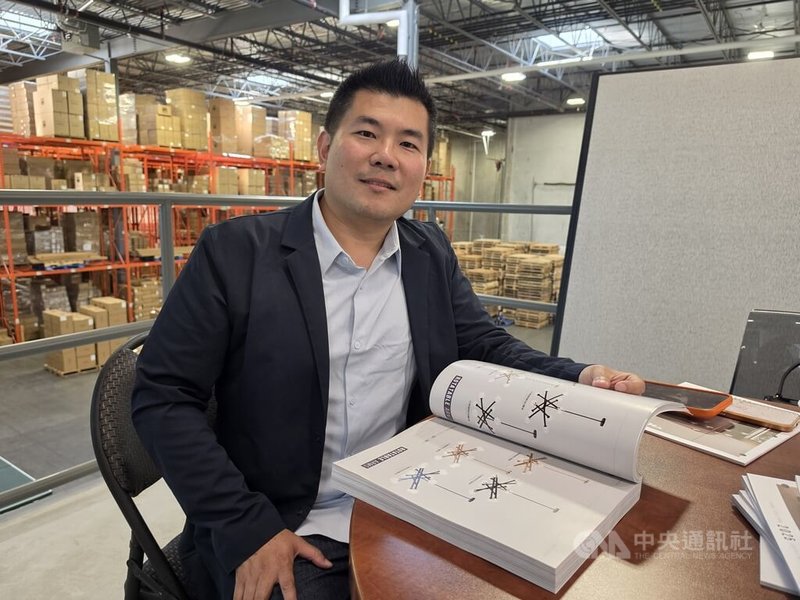 Matteo Lighting創辦人台裔企業家余東寰（Denny Yu）從2個貨架開始賣燈，一路茁壯打造出5萬呎廠房、年營業額4.5億台幣的標竿企業。中央社記者程愛芬溫哥華攝　115年7月11日