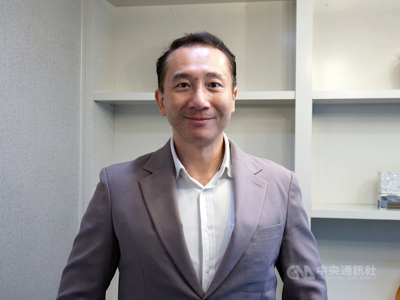 加州綠楓法律集團的移民律師陳啟耕(圖)指出赴美生子本身並不違法,孕婦遭遣返的風險多半不在「來美國生孩子」這件事,而是在申請簽證與入境過程中是否有不實陳述,或是否濫用公共福利。中央社記者林宏翰洛杉磯攝 115年7月12日