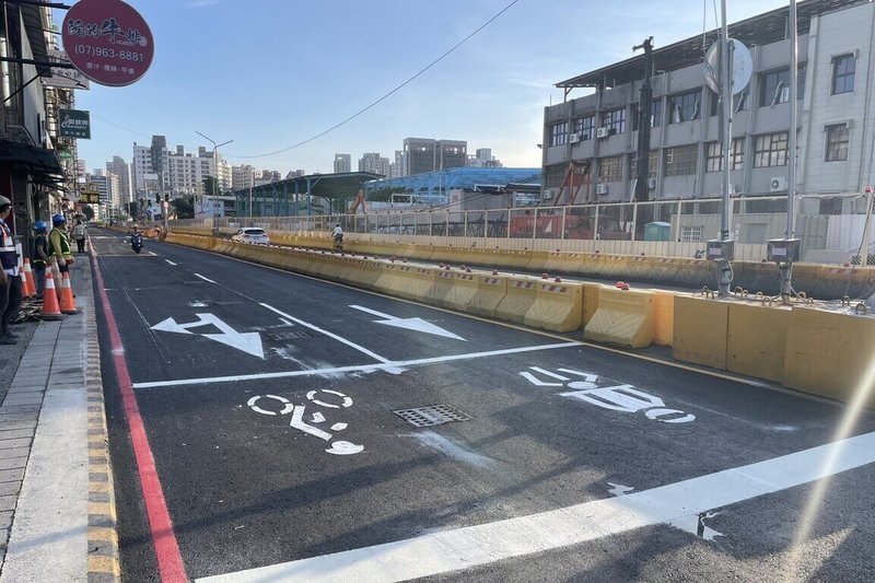 高雄市政府推動高雄捷運黃線建設，並同步提升周邊道路服務品質，日前已完成澄清路等道路刨鋪作業。（高雄市捷運局提供）中央社記者蔡孟妤傳真　115年7月12日