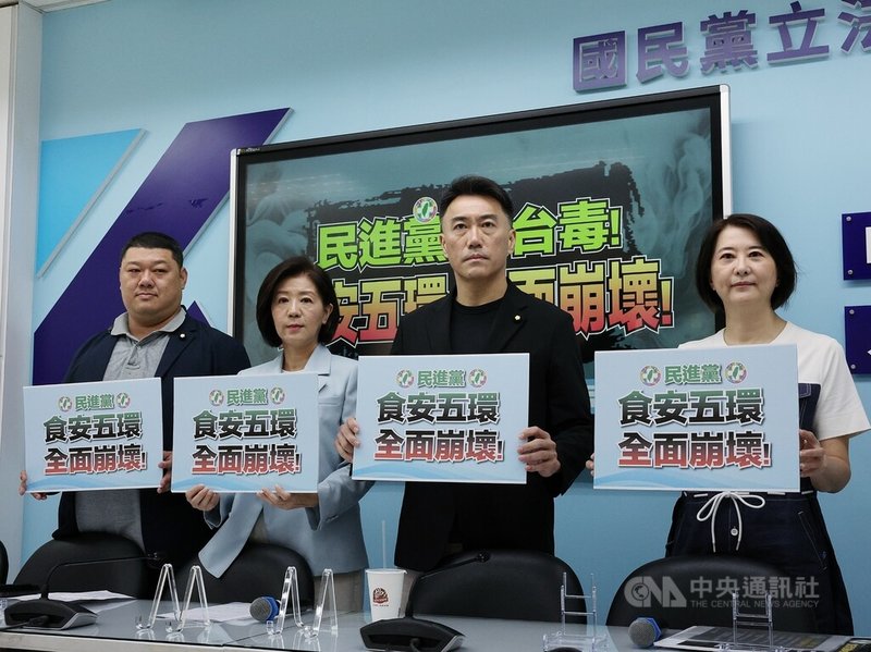 中聯油脂案延燒，國民黨立法院黨團13日舉行記者會，黨團書記長林沛祥（右2）表示，應全面追查同期、同來源的進口黃豆是否受到相同汙染；以及全面檢討食安管理制度，包含毒油事件追蹤等都應全面公開，和強制納入第三方檢驗。中央社記者郭日曉攝  115年7月13日