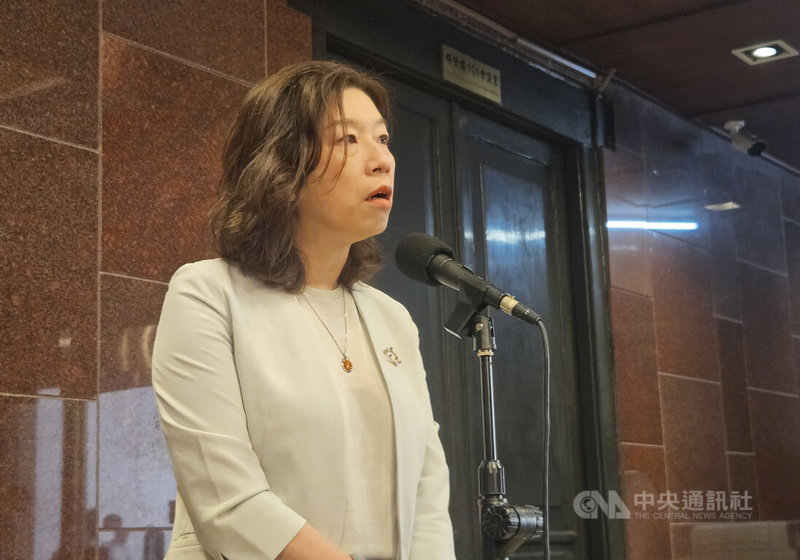 中聯油脂延燒，累計至昨天已下架回收約144公噸。衛福部次長林靜儀13日說明，油品影響民生，食藥署已自7月9日起檢驗預防性下架產品，將公布規則，合格產品可重新上架。中央社記者曾以寧攝　115年7月13日