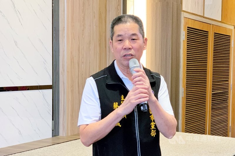 國民黨立委萬美玲之子、桃園市議員參選人佀廣洋13日宣布放棄國民黨提名。國民黨桃園市黨部主委蔡忠誠(圖)表示,由於桃園區這次並未進行初選民調,佀廣洋退出提名後沒有遞補問題,黨部目前暫時沒有再補提名人選的規劃。中央社記者吳睿騏桃園攝 115年7月13日