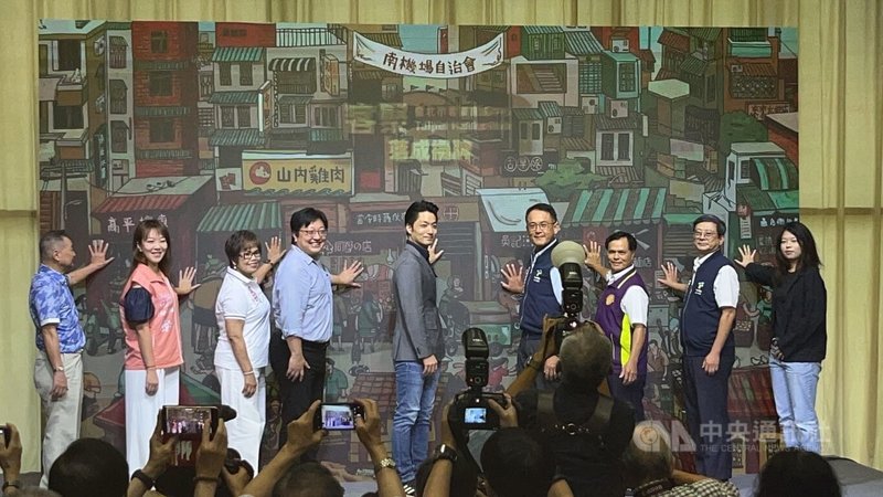 台北市長蔣萬安（左5）13日出席「客聚Taipei Hakka Hub」揭牌典禮，宣布落成啟用，盼未來扮演推廣客家文化、促進世代交流與產業化的重要新據點。中央社記者楊淑閔攝  115年7月13日
