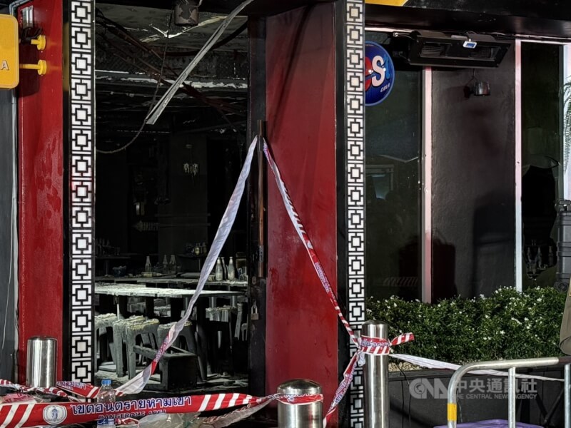 泰國曼谷拉拋路（Lat Phrao）一間啤酒餐廳13日凌晨發生火災，造成至少27人死亡。火勢約45分鐘後獲得控制。圖為慘遭祝融之後的啤酒餐廳內部情況。中央社記者李宗憲曼谷攝　115年7月13日