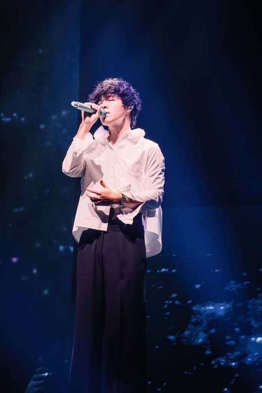 歌手盧廣仲（圖）13日晚間於台北流行音樂中心的「HeartBreakFast傷心早餐店演唱會2026ver.北高雙刀流」順利開唱，演唱會過程中，盧廣仲罕見提到自己被霸凌的過往。（寬宏藝術、添翼文創提供）中央社記者洪素津傳真　115年7月13日