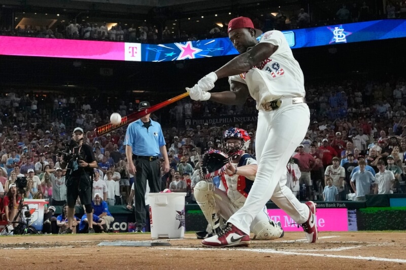 MLB聖路易紅雀隊球員華克（前）今年首度入選明星賽、第一次參加全壘打大賽就奪冠。（美聯社）