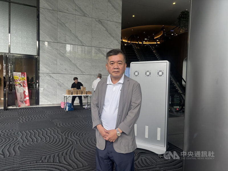 台塑企業14日與工會代表召開年度調薪協商會議，工會協商代表、台塑企業工會全國聯合會副理事長陳鴻儒（圖）出面受訪。中央社記者何秀玲攝　115年7月14日