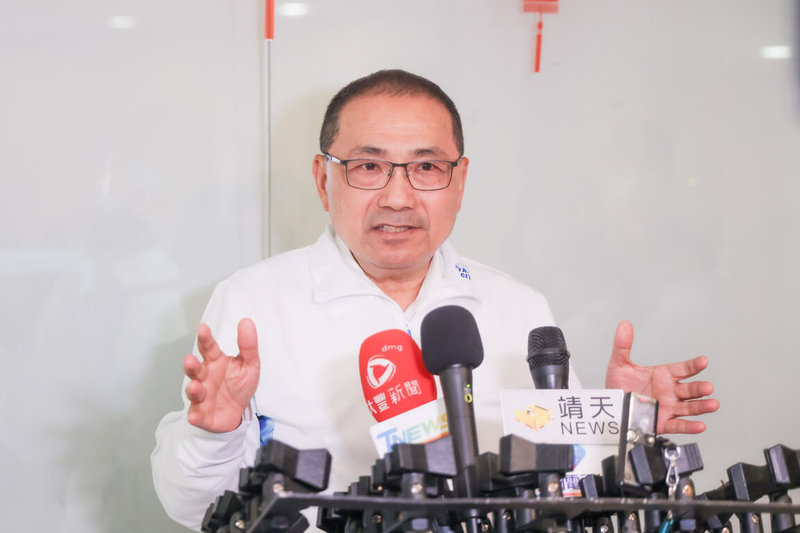 中聯油脂案全面預防性下架，食藥署公布3項重新上架原則，對此，新北市長侯友宜14日表示，先要釐清事實，既然在檢體有偽造的、虛構的狀況，應該溯源把源頭查清楚，才有要重新上架的可能性。（新北市府提供）中央社記者王鴻國傳真　115年7月14日