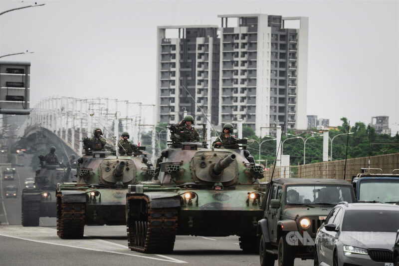 國軍聯合防禦操演13日實施，圖為CM11戰車機動畫面。（中央社檔案照片）