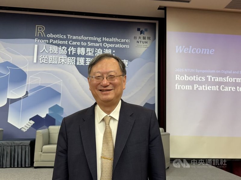 台大醫院131週年院慶,15日舉辦「數位與智慧醫療國際研討會」,台大醫院院長余忠仁(圖)會前接受媒體聯訪,說明研討會重點。中央社記者沈佩瑤攝 115年7月15日