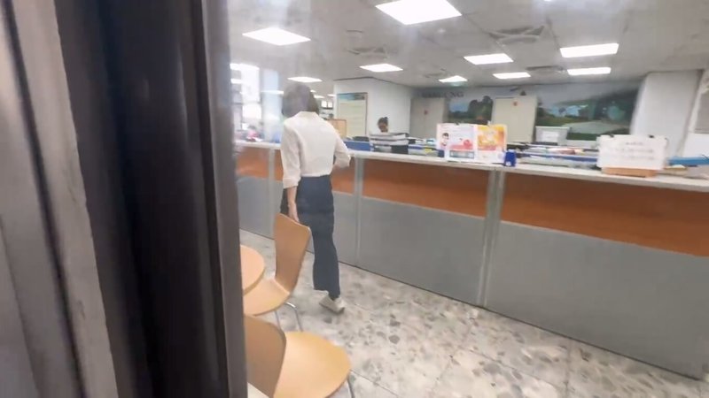 基隆地檢署偵辦基隆公共工程涉嫌綁標及行賄公務員案，15日指揮法務部廉政署等單位前往搜索基隆市政府工務處公用事業科等多處。（讀者提供）中央社記者王朝鈺傳真　115年7月15日