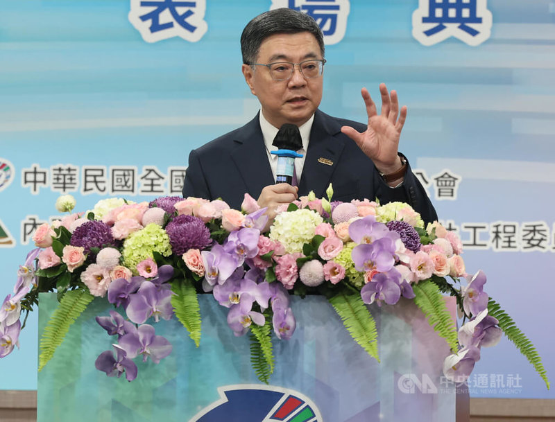 行政院長卓榮泰（圖）16日出席第11屆優良工地主任表揚典禮，致詞感謝所有第一線工程人員，參與國家重大建設付出的辛勞。中央社記者趙世勳攝　115年7月16日